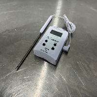 VWR Hand Held Digital Thermometer image 1